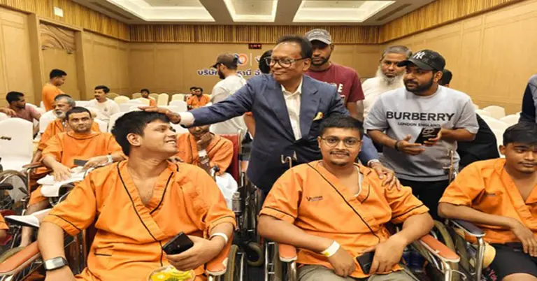 জুলাইযোদ্ধাদের সঙ্গে আইসিটিমন্ত্রী